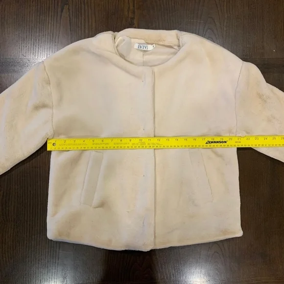 IVIVI Faux Fur 100% Polyester Size: S - Picture 6 of 7